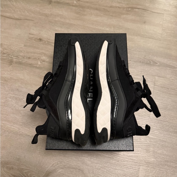 CHANEL Velvet Calfskin Mixed Fibers CC SNEAKERS SZ 37 - Picture 5 of 10